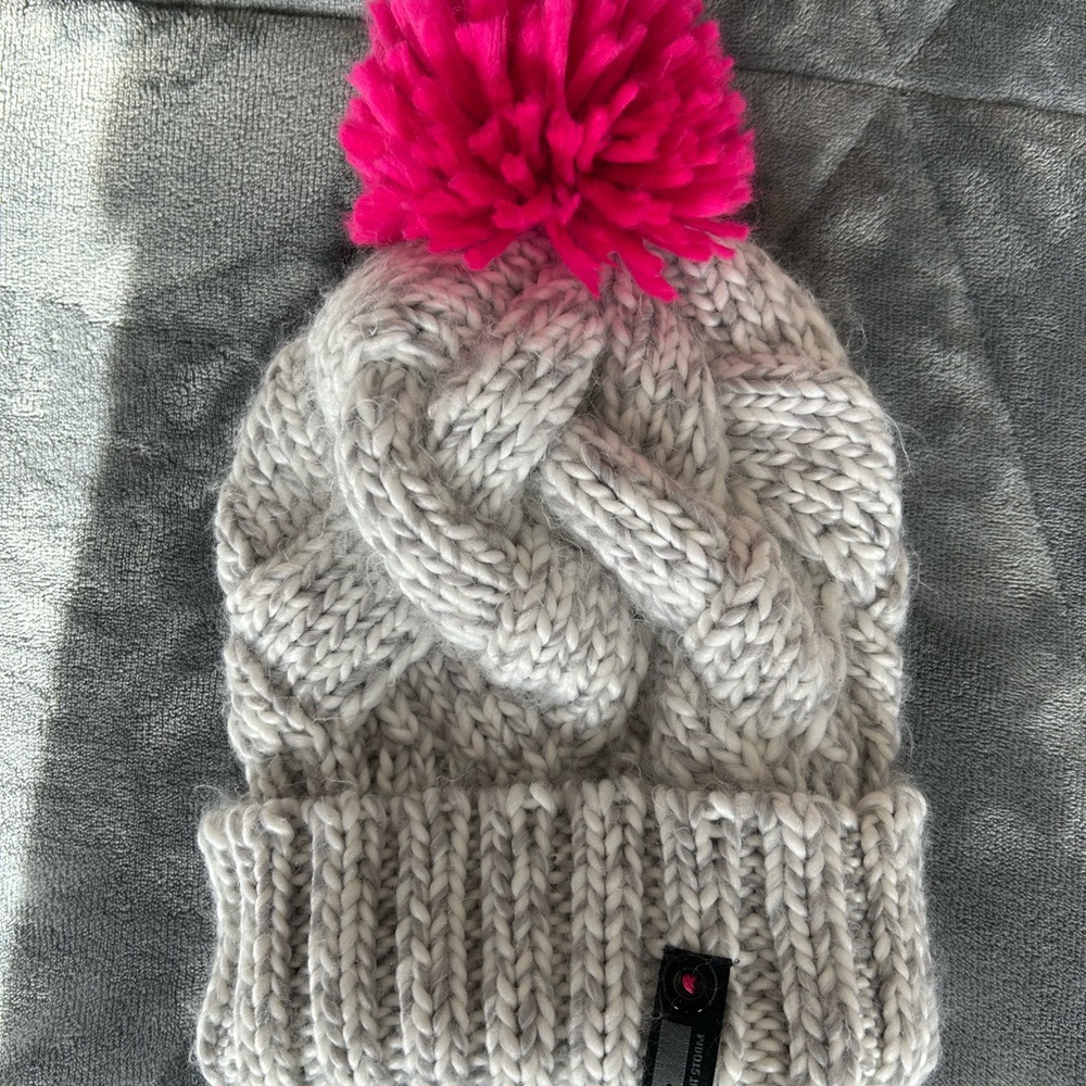 Volcom Beanie grey with Pink Pom